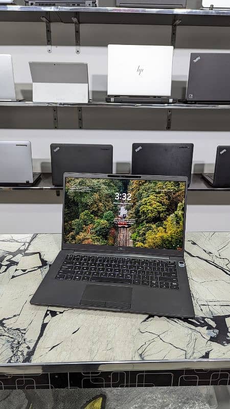 Dell Latitude 7400 1