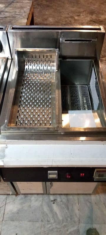 deep free automatic new, pizza oven south star, prep table, food bags 2