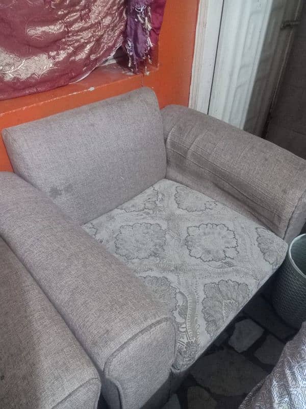 sofa set 5 seater urgent for sale 1