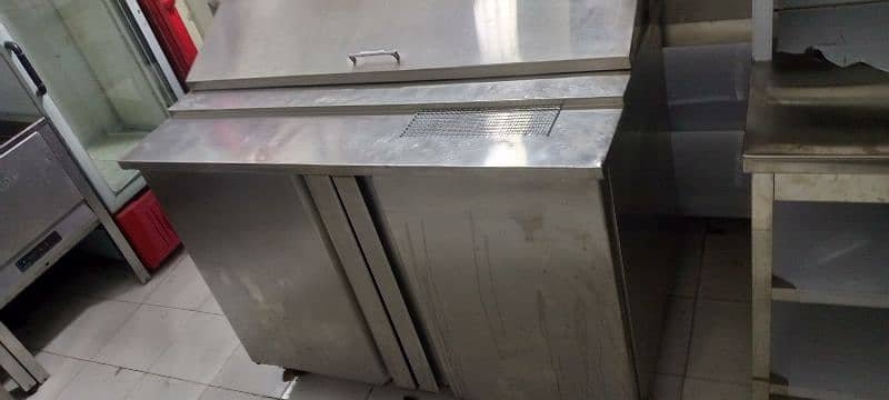 dough mixer ised 5 kg, prep table, hot plate, pizza oven, conveyor 2