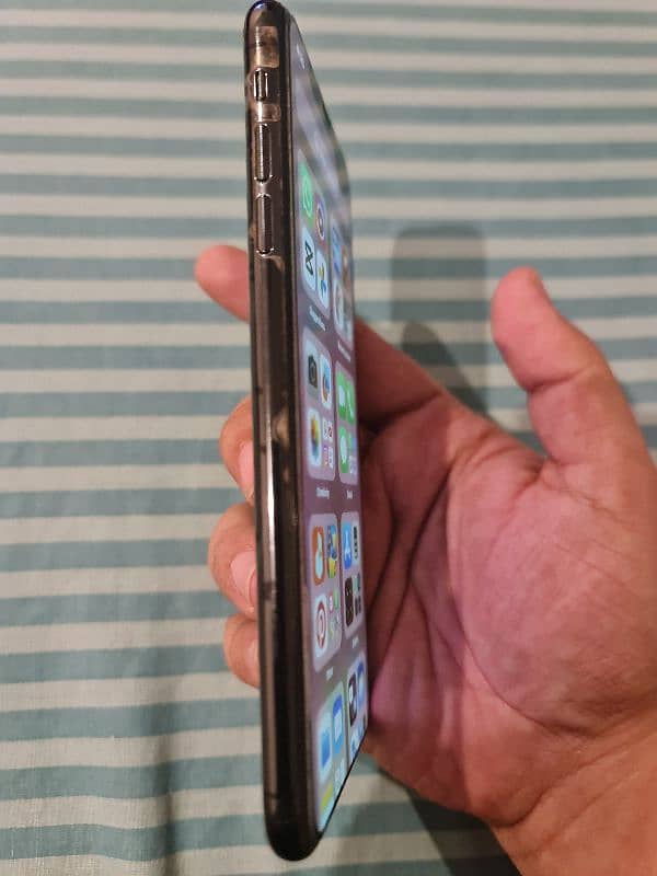 iPhone Xs Max 256 GB, PTA Approved, Jelly on back, Single+esim, Black 2