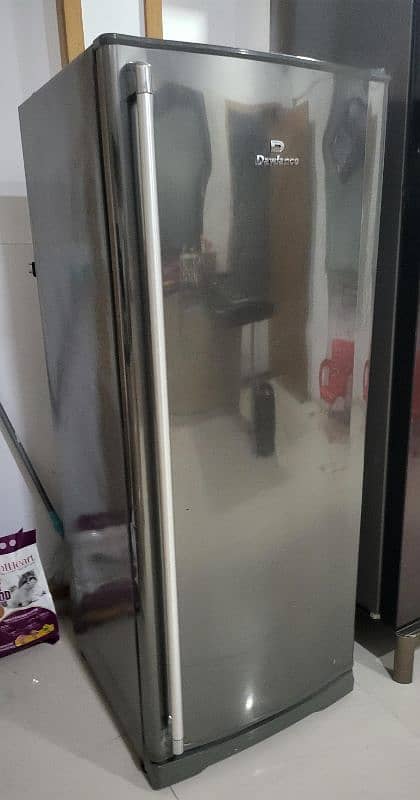 Dawlance vertical freezer 1