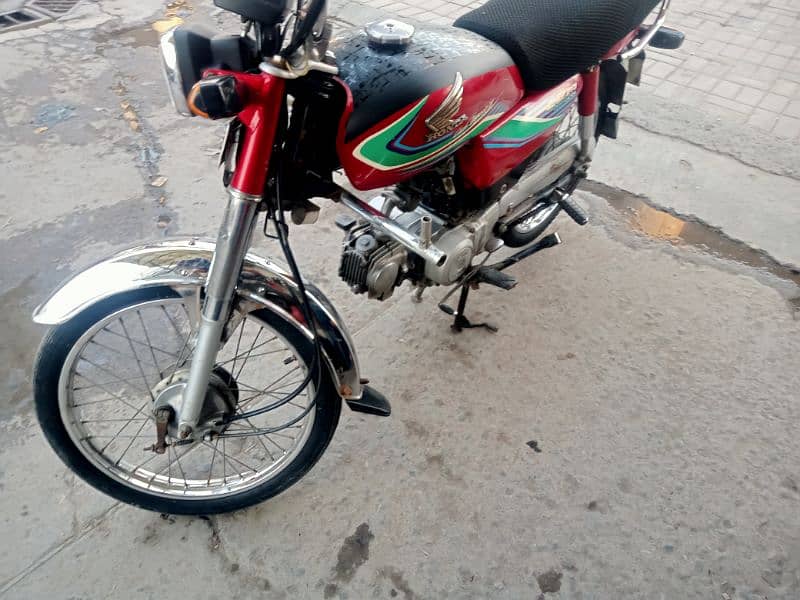 Honda CD70 5