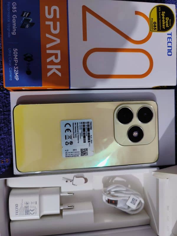 TeCno Spark 20 (8.256) Box Charg available Ha 9 Mah Vrnty Ha 8