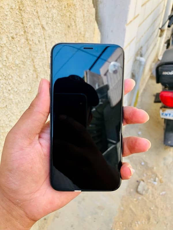 IPhone XS ( Sealed 100% ) 1