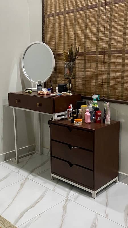 Modern Makeup Vanity - High-Quality MDF & Polished Sheesham Wood 0