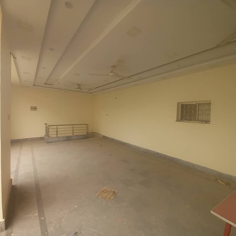 3 marla Tripple story Commercial Building for Rent in amir Town Harbanspura Lahore 2