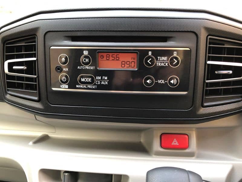 Daihatsu Mira 2021 18