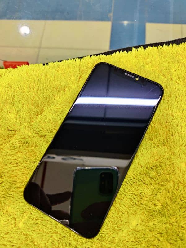 iphone xs  fresh bilkul orangenl LCD koi glass change nhi ha. 0