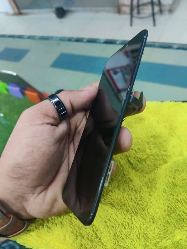 iphone xs  fresh bilkul orangenl LCD koi glass change nhi ha. 4