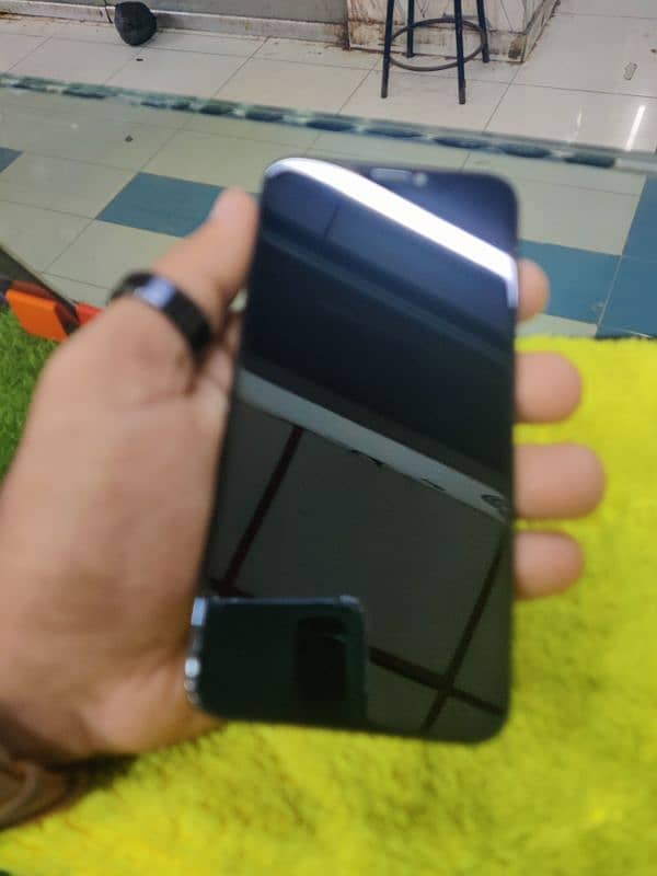 iphone xs  fresh bilkul orangenl LCD koi glass change nhi ha. 8