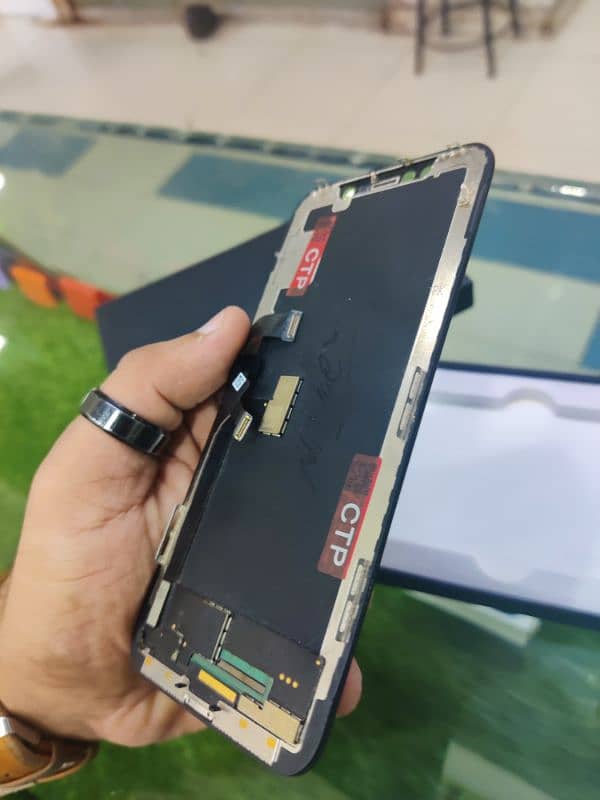 iphone xs  fresh bilkul orangenl LCD koi glass change nhi ha. 15