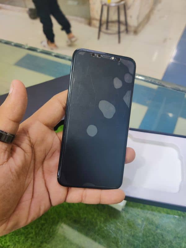 iphone xs  fresh bilkul orangenl LCD koi glass change nhi ha. 16