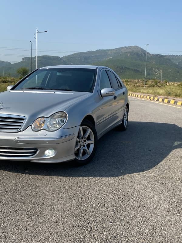 Mercedes C Class avantgrand SE 2005 1