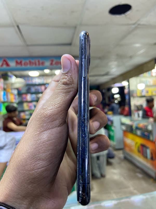 IPHONE 11 PRO 1