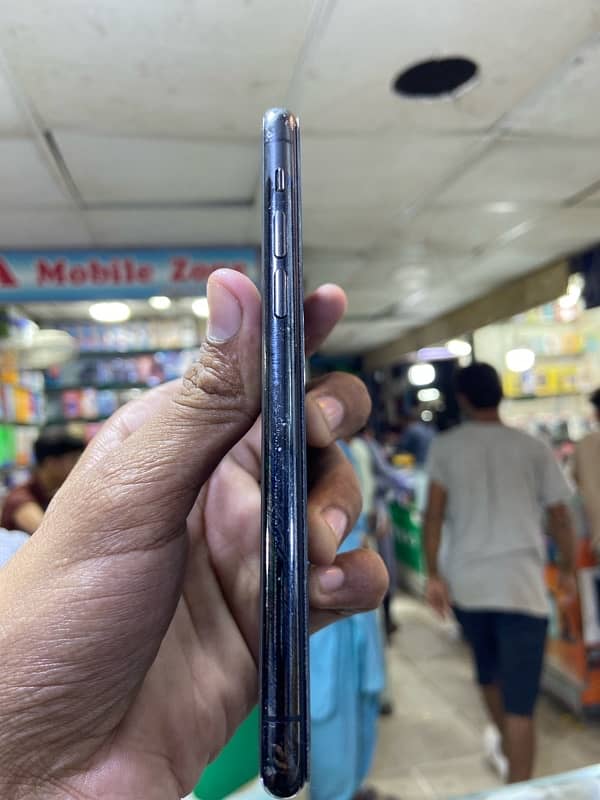 IPHONE 11 PRO 2