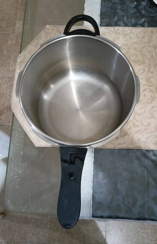 Stainless Steel Pressure Cooker 3