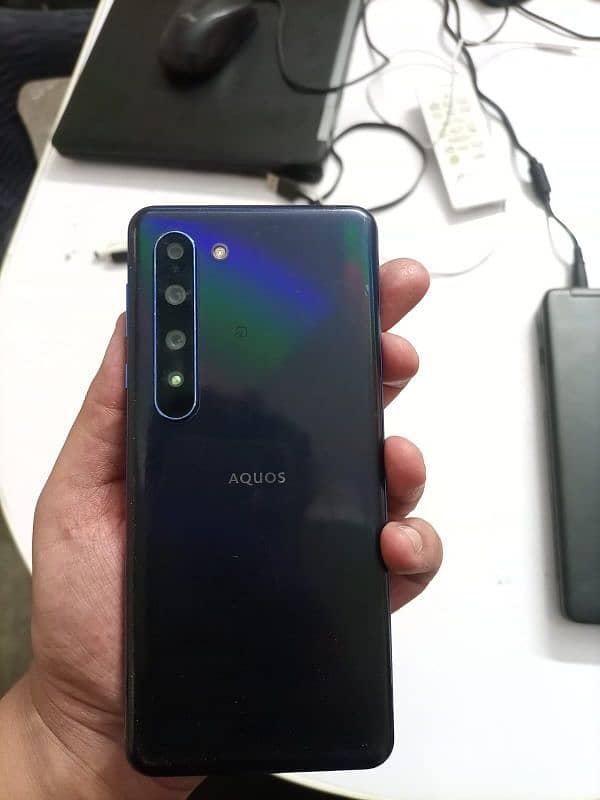 Aquos r5 12/256 0