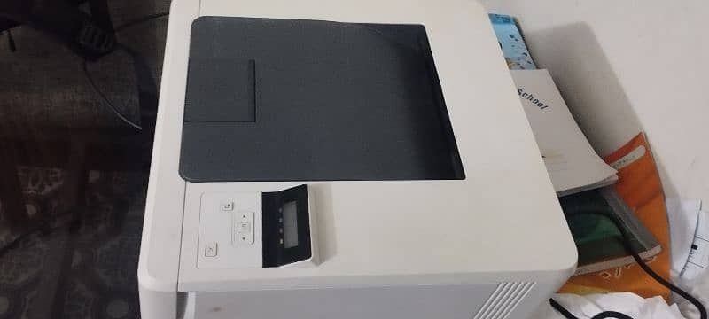 Laser jet 252 N colour printer 3