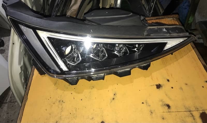 Hyundai Elantra headlight 0