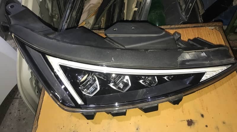 Hyundai Elantra headlight 1