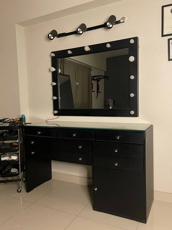 High quality vanity table with lighting mirror and LED lighting rack 4