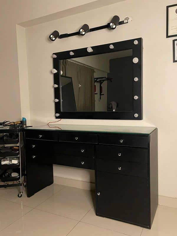 High quality vanity table with lighting mirror and LED lighting rack 5