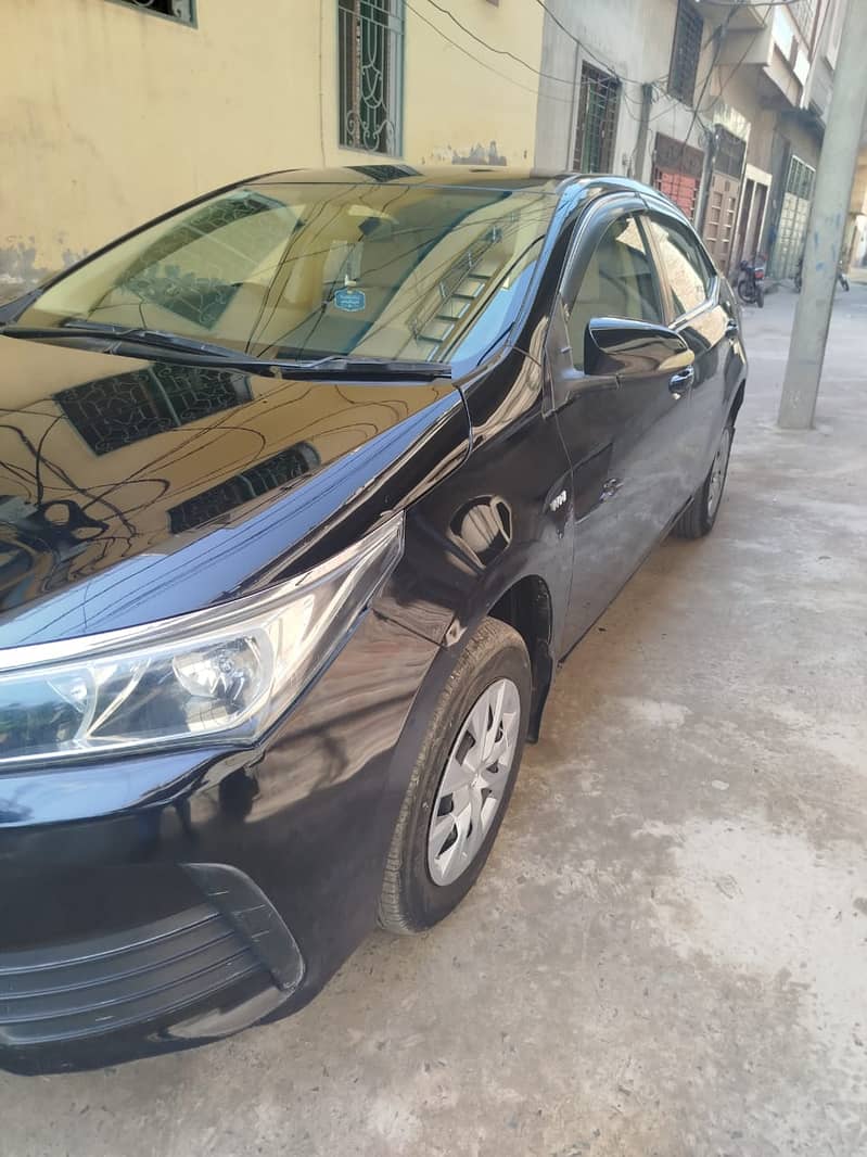 Toyota Corolla XLI 2017 ( Home use car in Good condition ) 2