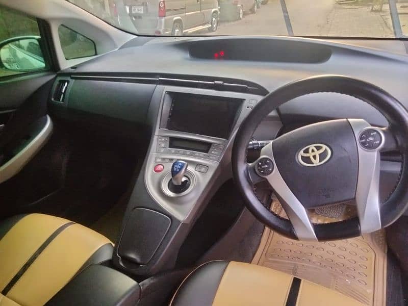 Toyota Prius 2014 6