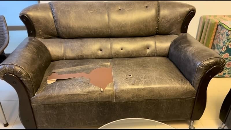 7 seater sofa set for urgent sale 5