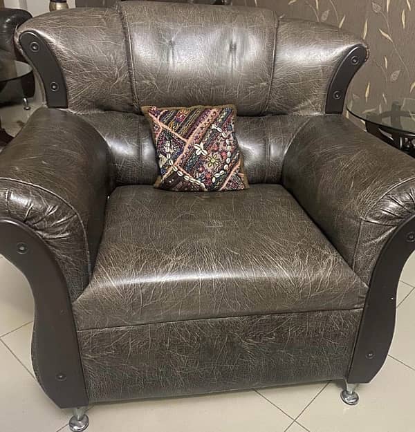 7 seater sofa set for urgent sale 1