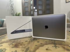 Macbook pro 2018 13.3 inch full box