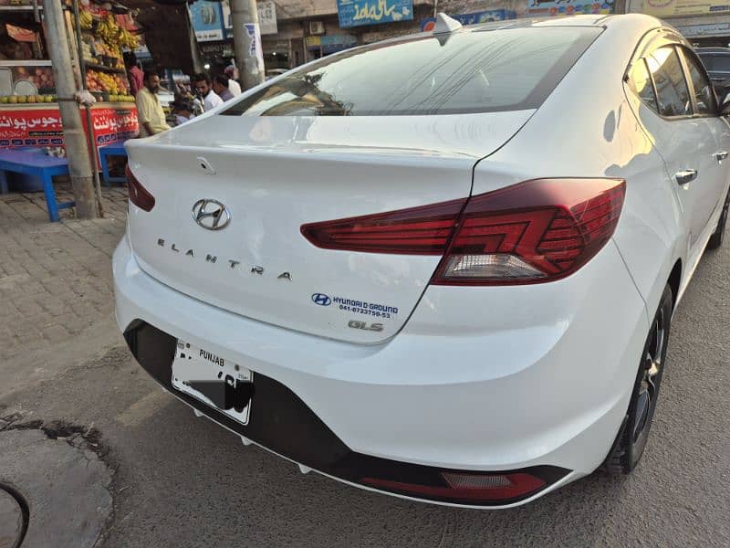 Hyundai Elantra 2022 3