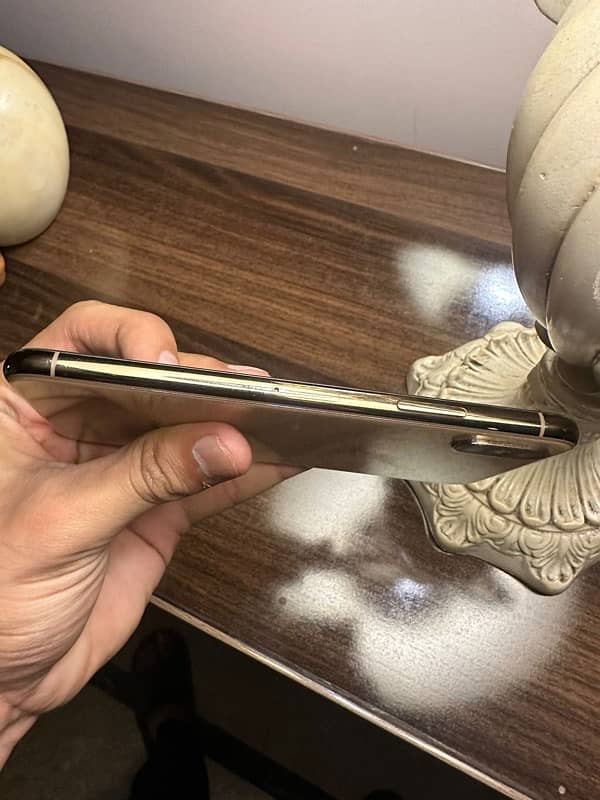 iphone Xs gold 64Gb 4