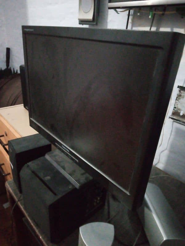 22 inch LED and 20 inch LCD for sale 1