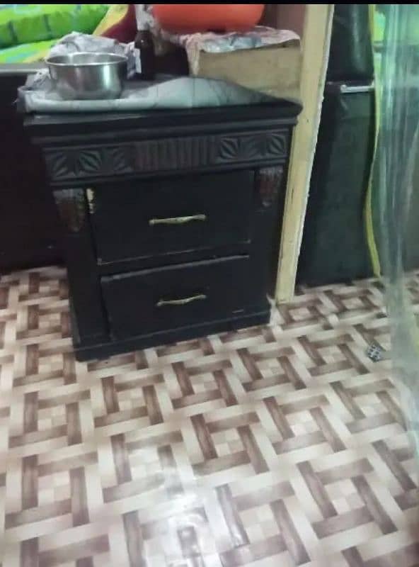 double single bed with 1 side table 2