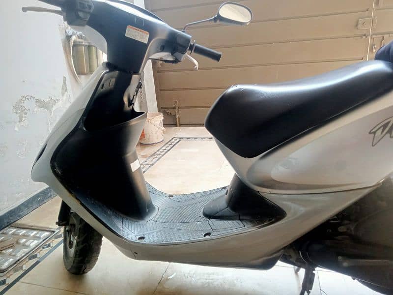 Honda Dio Scooty 49cc , I-11/2 Islamabad 4