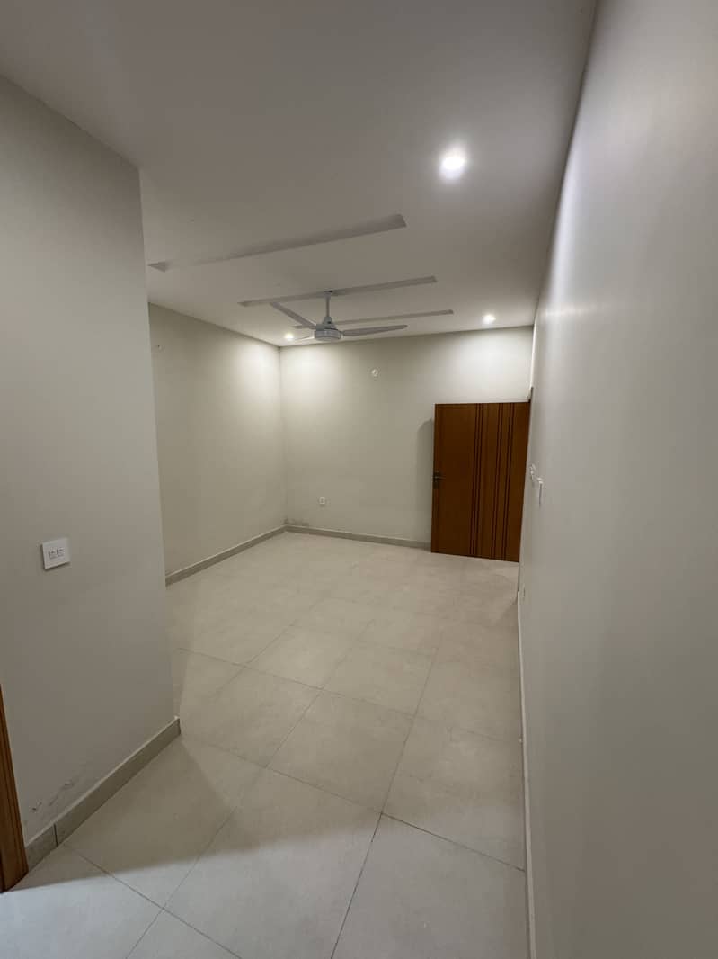 Reserve A Centrally Located House Of 7 Marla In Gulberg Residencia - Block F 32