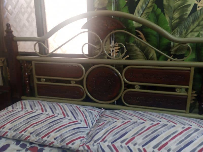 iron wood bed ,2 door board,one side tabel 1