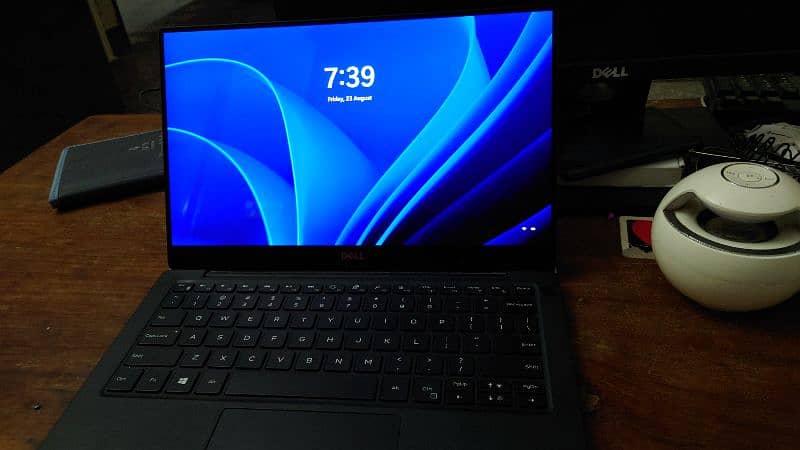 Dell XPS 13 core i7 8 gen 512 nvme 8 gb  ram 0