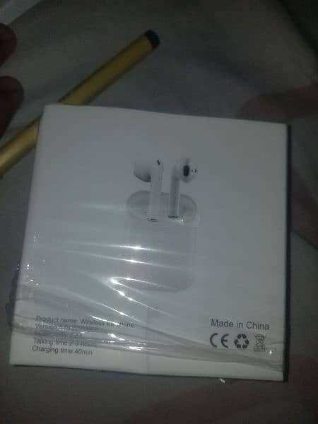 i12 earbuds 2