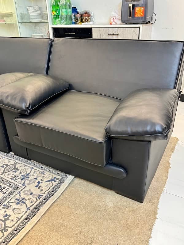 interwood 5 seater sofa set urgent sale 4