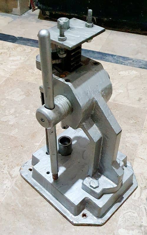 C Type Press Machine 3