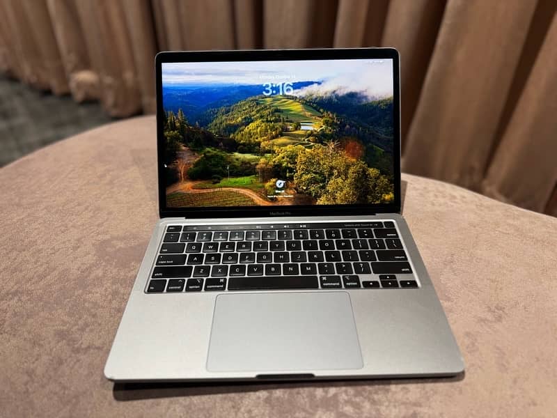 MacBook Pro 2020 i5 8/256 4