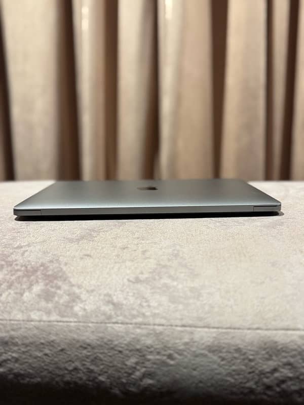 MacBook Pro 2020 i5 8/256 7