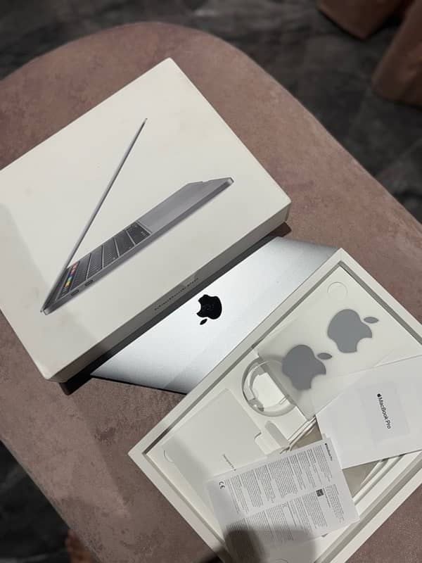 MacBook Pro 2020 i5 8/256 12