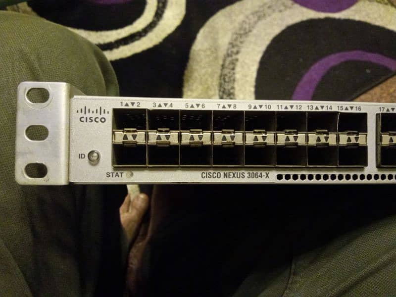 Cisco nexus   4 port 40G. 48 port 10G deul supply 2