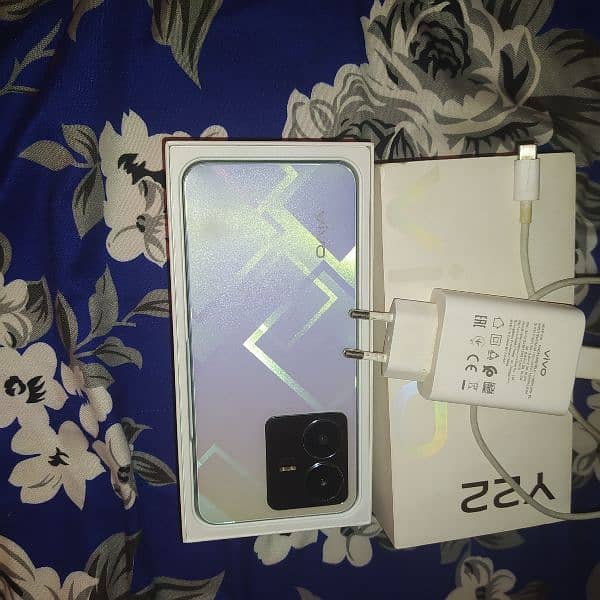 Vivo y22 4 64 with box charger 10 by 9 2