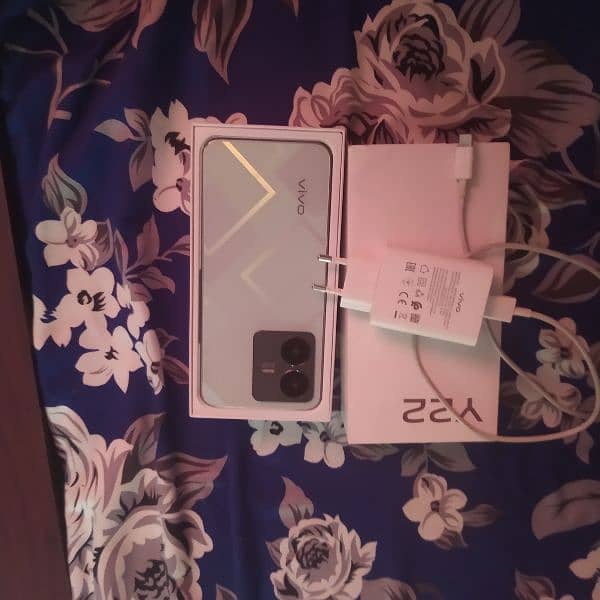 Vivo y22 4 64 with box charger 10 by 9 5