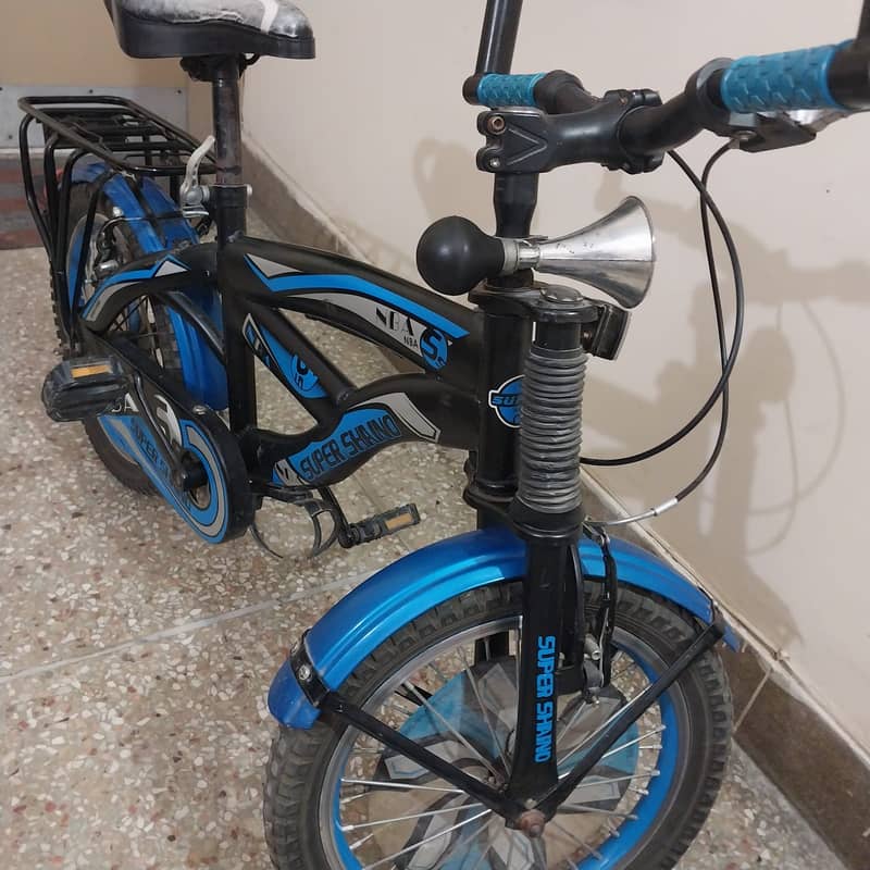 Cycle for 8-11 years including 2 side tyres 3